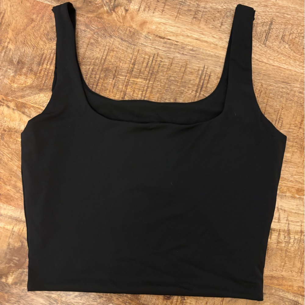 Athletic black top